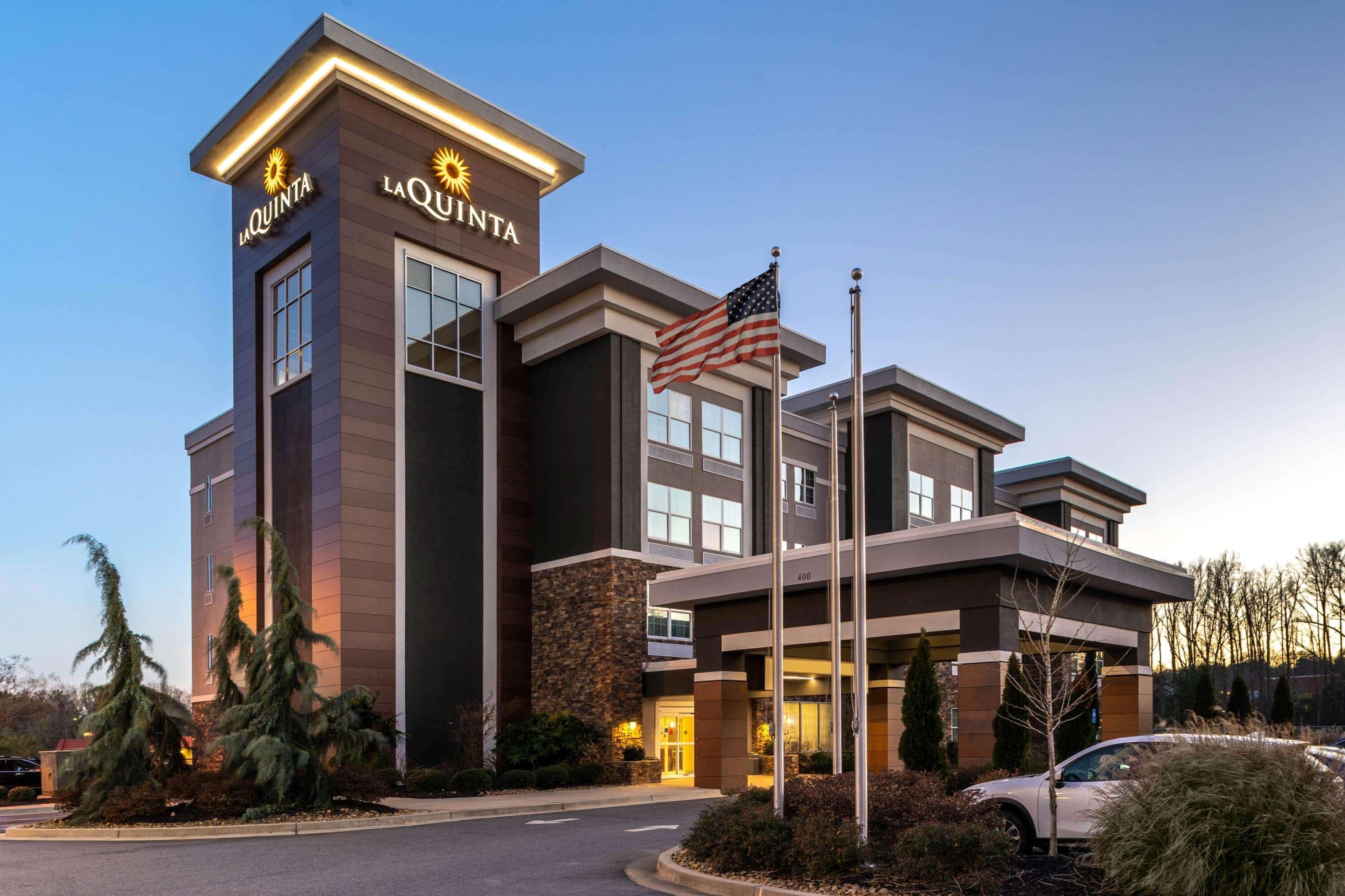 La Quinta By Wyndham Forsyth Hotel Exterior photo