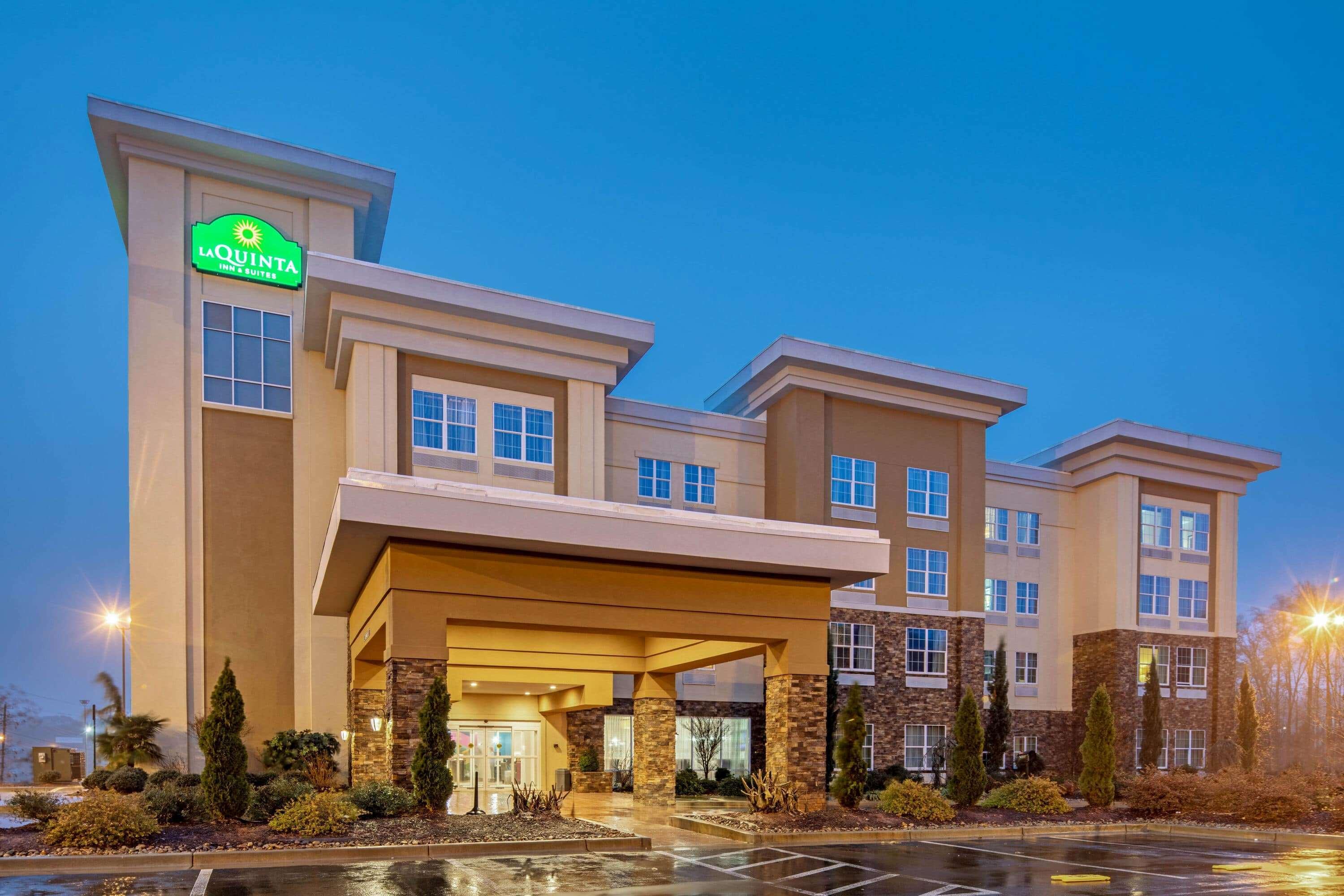 La Quinta By Wyndham Forsyth Hotel Exterior photo