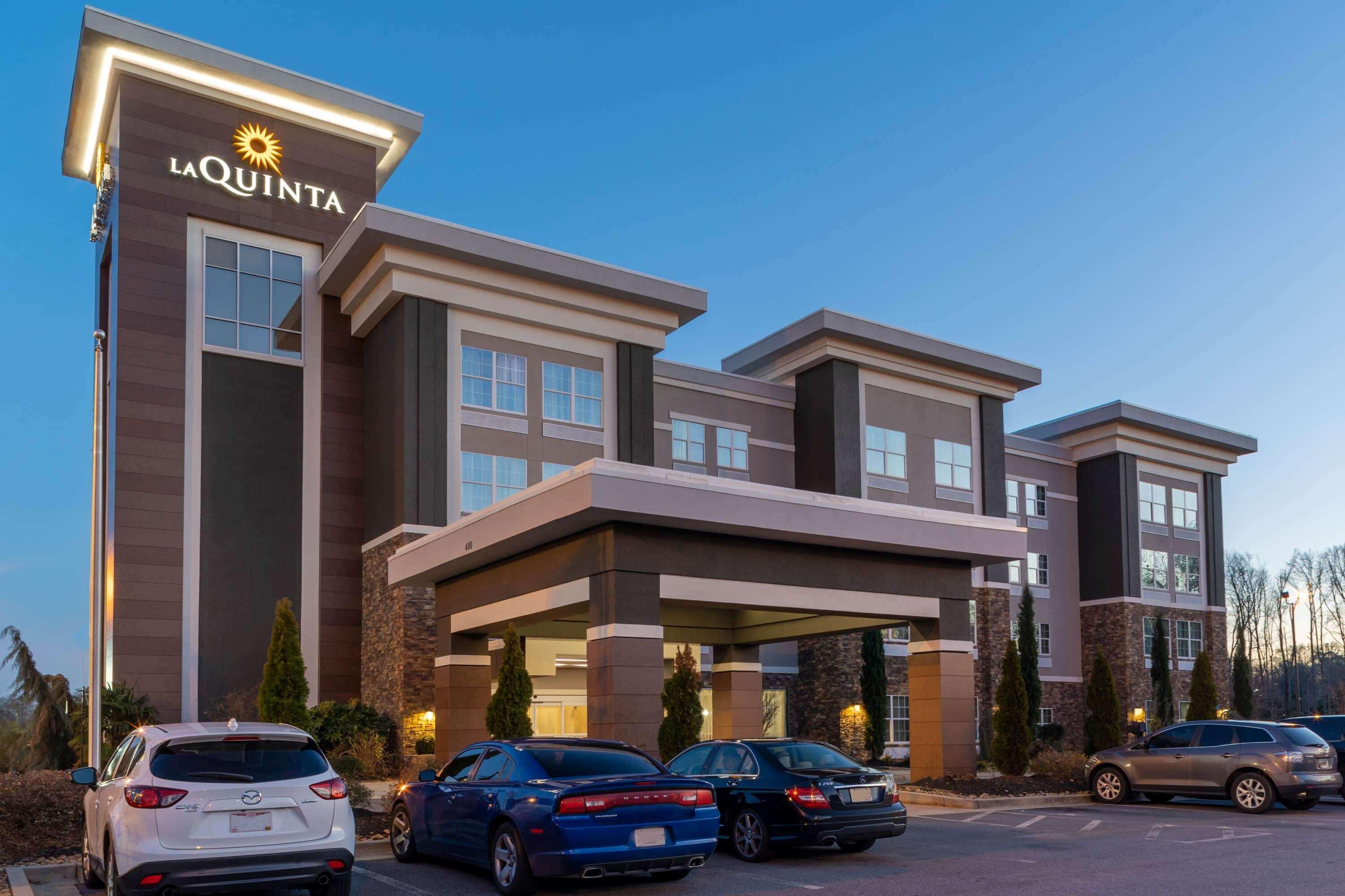 La Quinta By Wyndham Forsyth Hotel Exterior photo