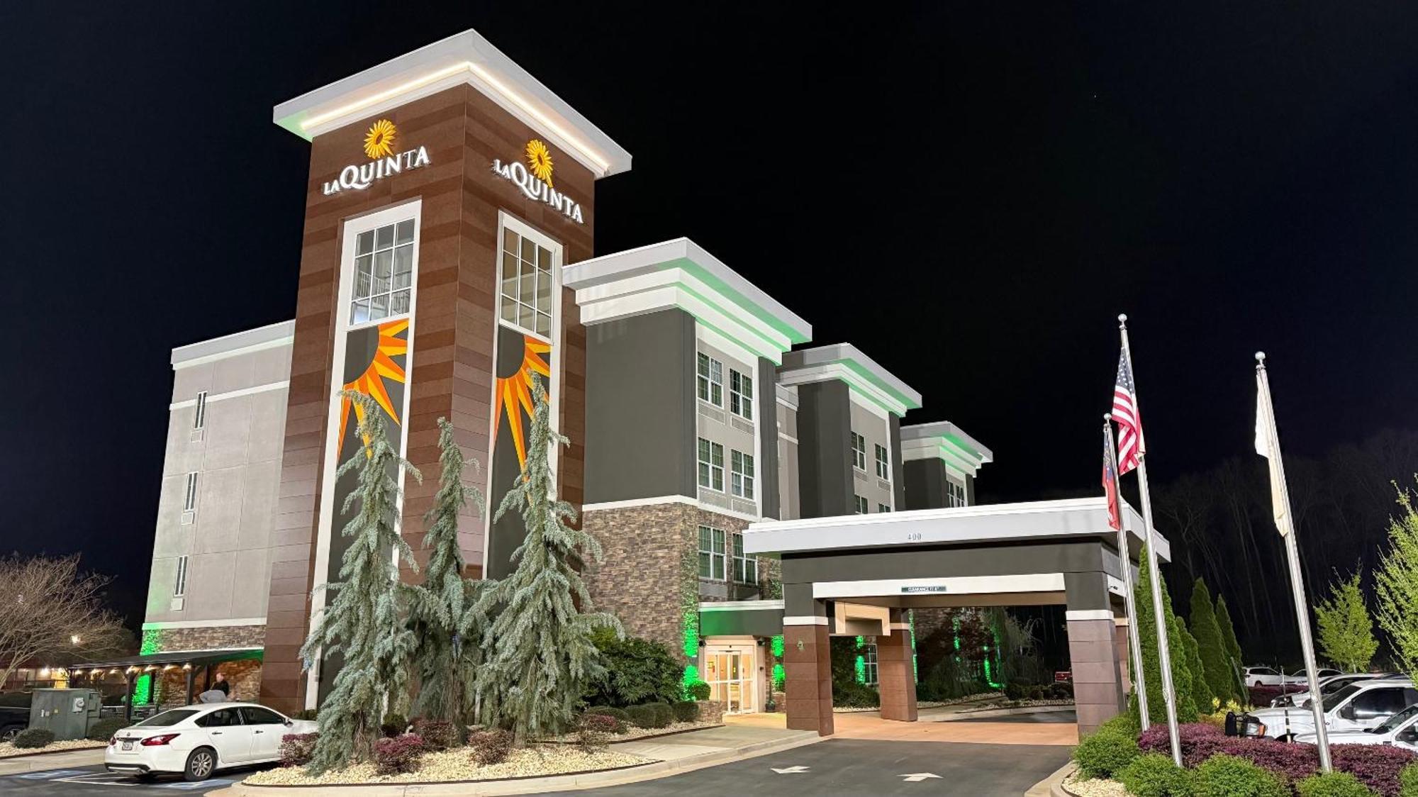 La Quinta By Wyndham Forsyth Hotel Exterior photo