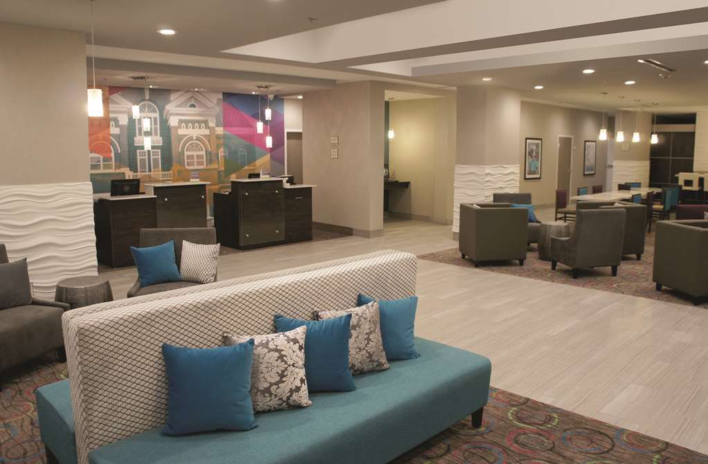 La Quinta By Wyndham Forsyth Hotel Interior photo